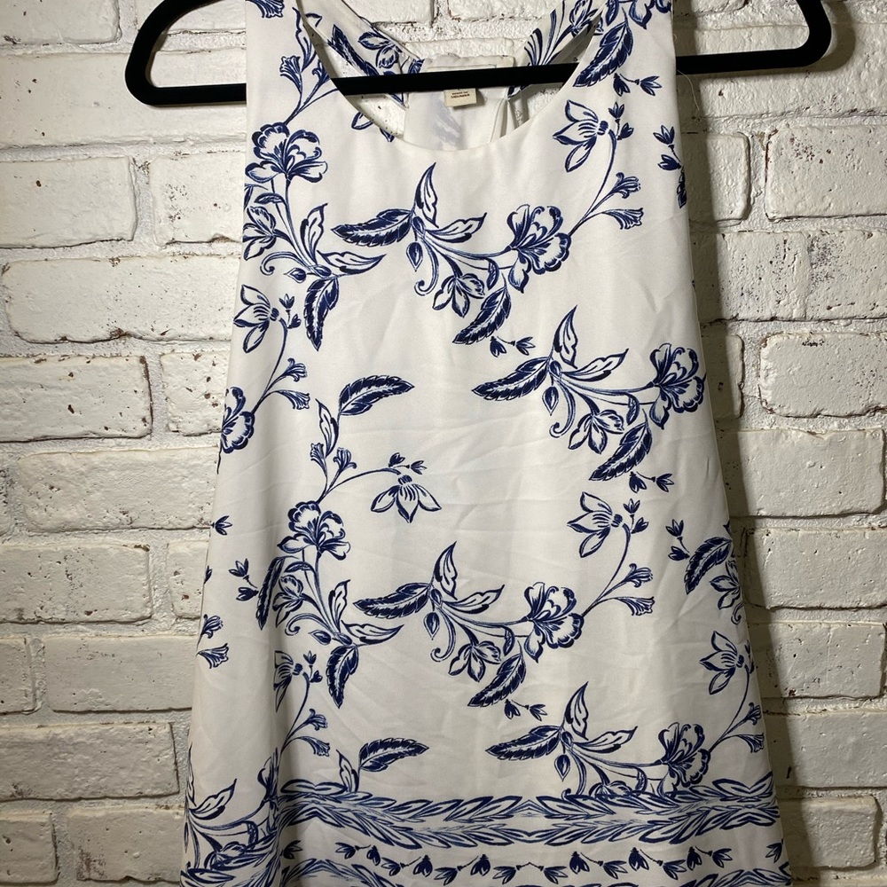 Lovely flowing tank top with blue floral print